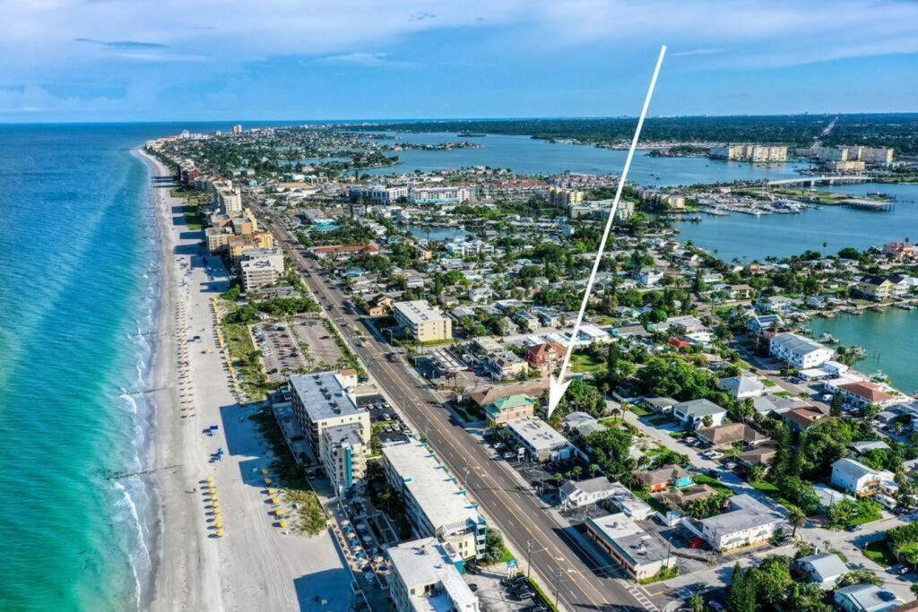 Sunset Beach Suites At Madeira Beach! Pet Friendly With Summer Breezes! - Suite 6 เซนต์พีทบีช ภายนอก รูปภาพ