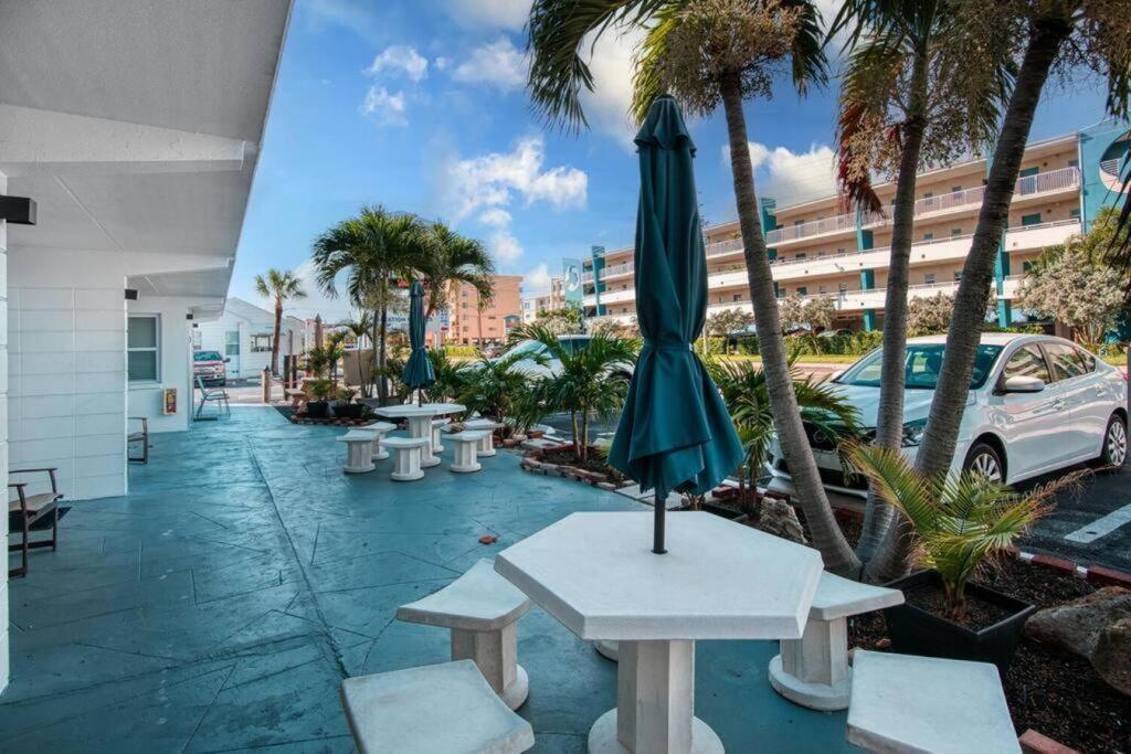 Sunset Beach Suites At Madeira Beach! Pet Friendly With Summer Breezes! - Suite 6 เซนต์พีทบีช ภายนอก รูปภาพ