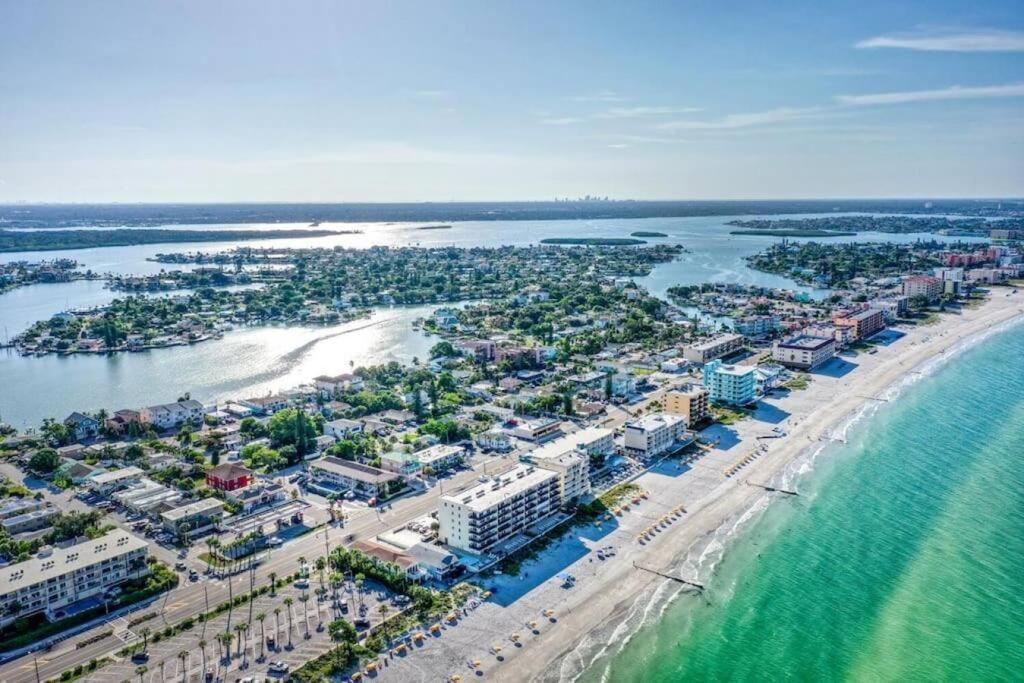 Sunset Beach Suites At Madeira Beach! Pet Friendly With Summer Breezes! - Suite 6 เซนต์พีทบีช ภายนอก รูปภาพ